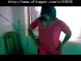 Indiýaly aunty getting ready