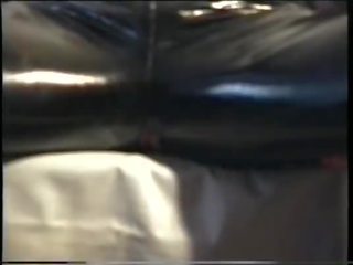 Sperm-traudl s crotchopen pvc trousers dobi a jebemti brez petting