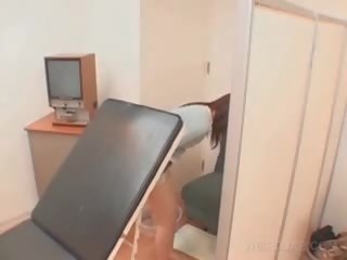 Azijietiškas pacientas pyzda opened su skėtiklis į as doc