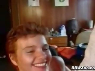 丰满的 full-blown 业余 女人 sets 向上 一 色情