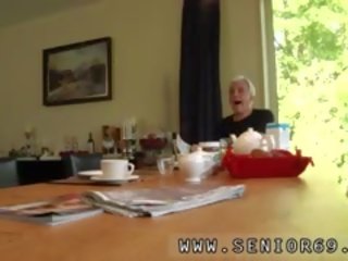 Dospívající mladý žena holky emo trubka minnie manža olizuje breakfast s j