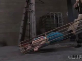 I dashur është zhveshje brenda kafaz