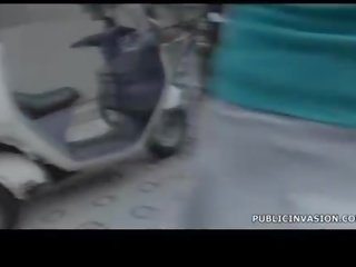 Hindi mapaniniwalaan tinedyer bata babae makakakuha ng crotch licked