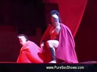 Brunet eskort gives into her grek masters and sucks putz