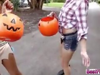 Sedusive brunet ýaşlar gets fucked hard on hellowin