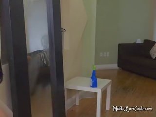 Nag služkinja kimmy kush piha ji visi šef