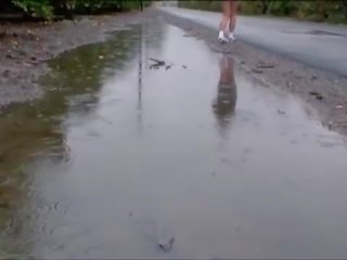 Seksuālā blondīne hitchhiker izpaužas sasitu grūti.
