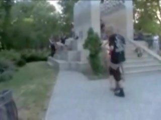 Poziranje nag v javno