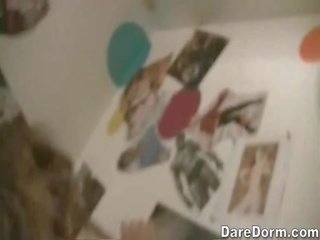 Zagar alan honey bulaşdyryp dökmek her aýaklar and barmak bilen dürtmek çuň