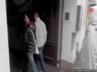 Starý trik práce na mladý kočička