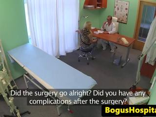 Amatør euroteen jizzed ved medico appointment