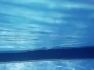 Sott’acqua spogliarello di graziosa capezzoli