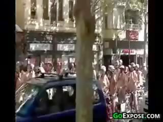 Hubad mga tao pagsakay bikes