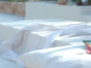 Extremely Wow Vagina Toying On A Sunbed