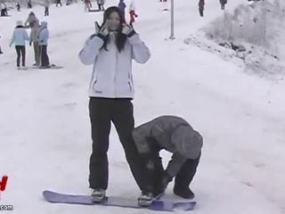 Aziýaly iki adam däli snowboarding and sexual adventures show
