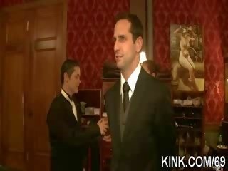 Il butler prende vendetta con culo scopata ragazza