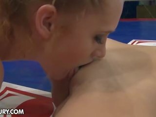 Playful 安 是 不 everytime playful. 她 有 該 意味著 側 什麼時候.
