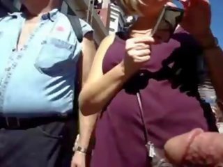 这 是 该 gat parade 您的 妻子 是 上