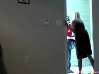 Lascivious mommy teases her pitsa fellow