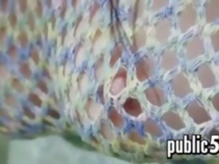 Exhibitionist likes to flash in publik