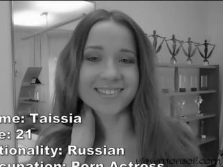 Trullosëse europiane cutie taissia jep torturë një deri në fyt