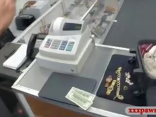 라티 스튜어디스 부딪 혔어요 에 그만큼 pawnshop