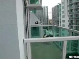 Sự rút lại gf âm hộ và ass fucked lược trên băng