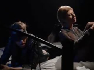 눈을 가리고 femme fatale 도착 더러운 클립 로 견장 에