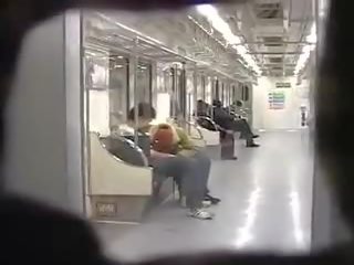 Jap iki adam jemagat öňünde blow in otly