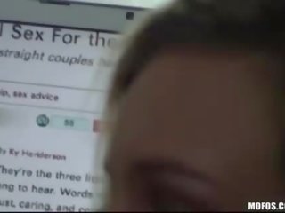 Neuvěřitelný paní saje pryč a anální tryout