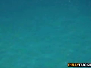 Dva filipina amaterji prsti pri na bazen