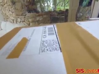 Ashley adams sneaky stepbro stole the batteries nga të saj vibrator