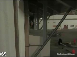 Jashtë norme fantazi i i zbukuruar grua e lidhur
