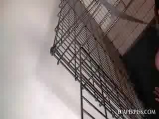 Caged eben motyka potře píča na a sedusive plenka