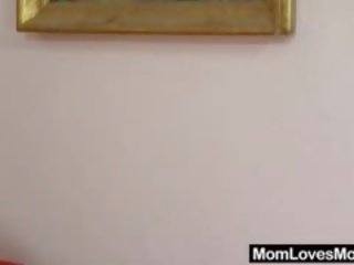 Neobrit grannie liže dazzling odrasli v lezbijke ukrepanje