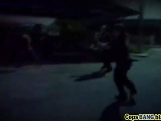 Zunaj velika prsi cops fukanje trojček medrasno