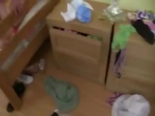 세 젊은 소녀 쾅 와 강도
