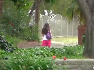 Me erëza e dashura shërben një banane