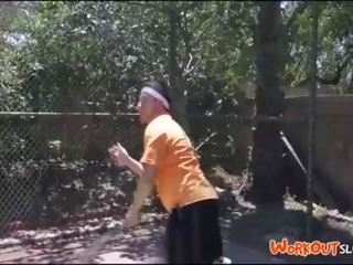 Igranje s jajca - keisha siva - therealworkout