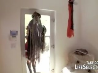 Savo incredibly karštas naujas kaimynas surprises jūs apie helouvynas