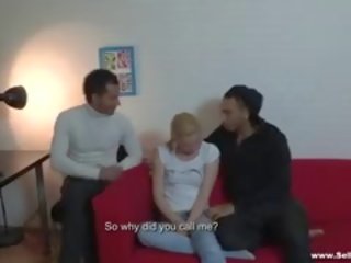 이 불결한 풍부한 검정 스터드 이 에이 굉장한 몸 과 에이 tireless