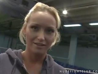 Kathia nobili vs 白蘭地 微笑