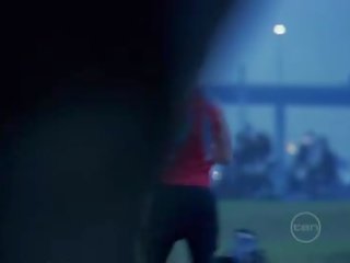 Wanita berbusana pria telanjang dari televisi lockerroom-scene dari rush s02 e10