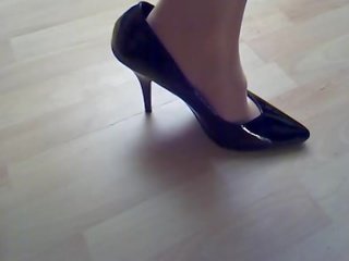 Cum on kathok jero and high-heels 1