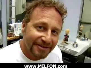 Predatore a caccia milf per il piacere 2