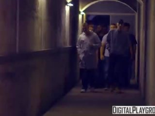 Digitalplayground - bulldogs trailer vid trailer