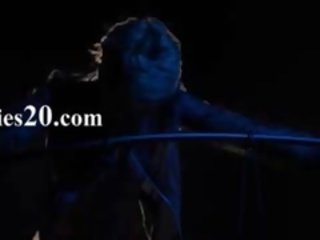 Gözi ýapylan model gets fuck by strap on