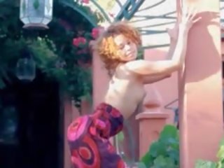 Exotic Teenie Undress And Dancing