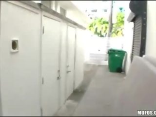 Bruneta med má promised anální na bf