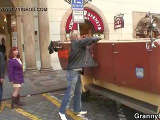 Suitor bangs garry turist